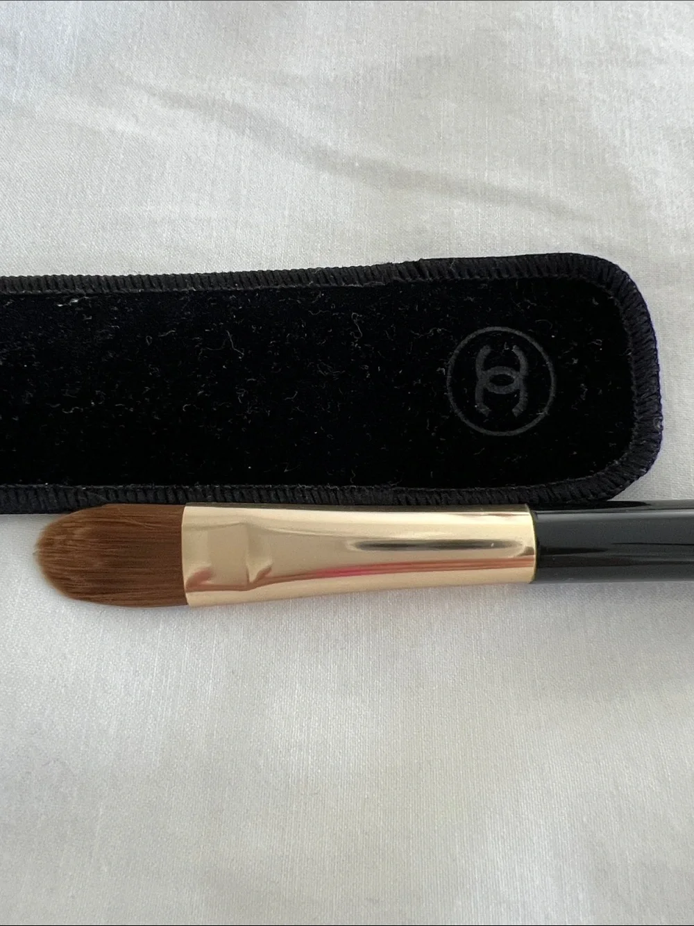 CHANEL Black Handle Makeup Brush with Gold Ferrule and Brown Bristles